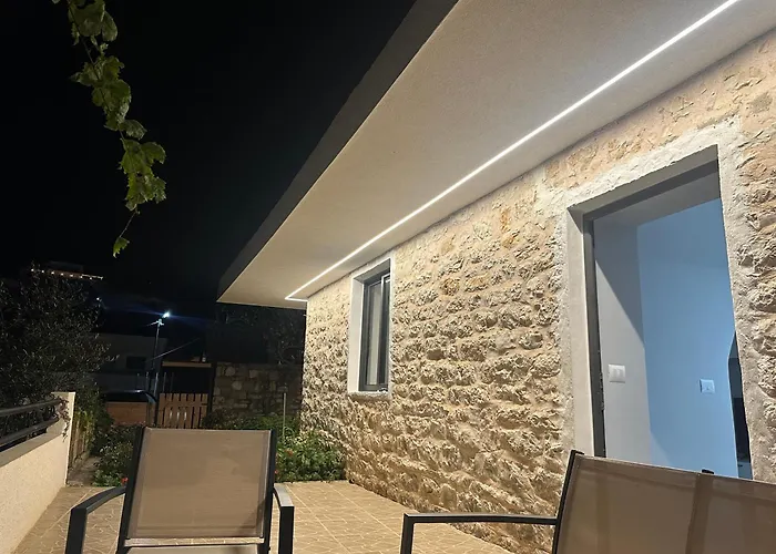 Mema's Stone Apartment Sarande